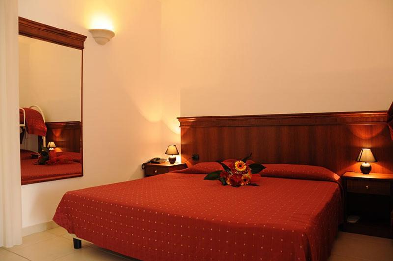 Agri Hotel Conte Salentino Sant Isidoro  Exterior foto