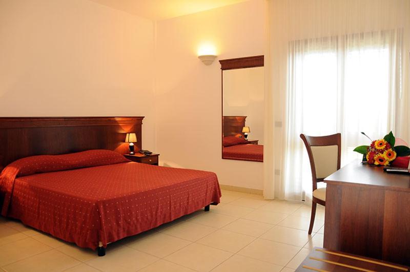 Agri Hotel Conte Salentino Sant Isidoro  Exterior foto