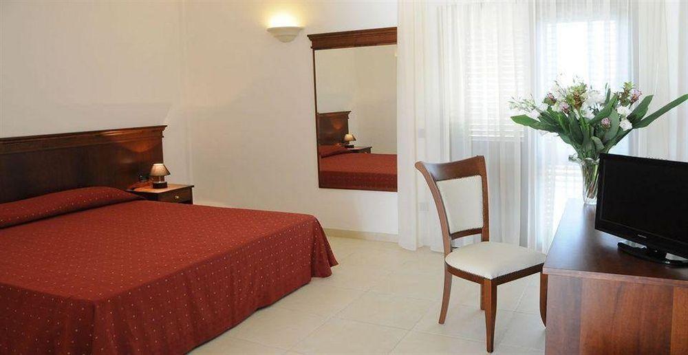 Agri Hotel Conte Salentino Sant Isidoro  Exterior foto